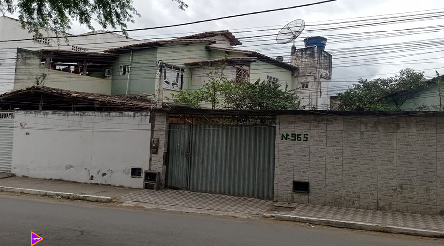 Telefonia e internet: fios espalhados geram poluição visual e riscos em Jequié, moradores do bairro Jequiezinho reclamam