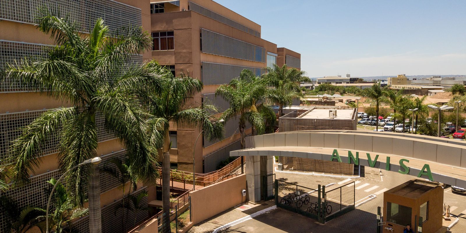 Anvisa suspende suplementos de duas marcas por riscos à saúde