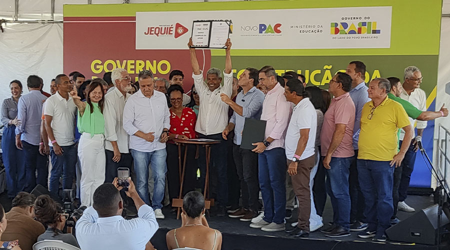 Governador Jerônimo Rodrigues assinou ordens de serviço para campus da UFSB e Arena Brasil em Jequié 