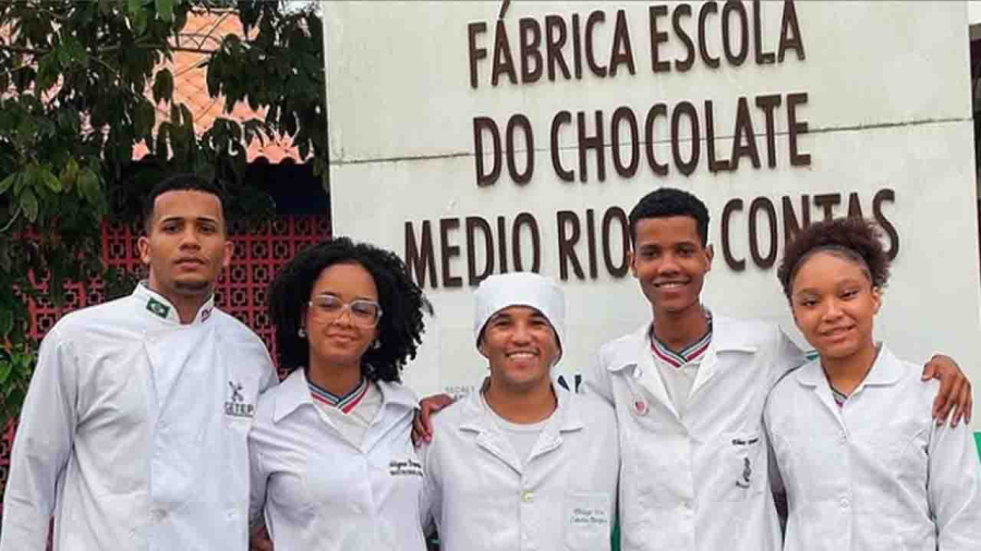 Estudantes da rede estadual do CETEP Médio Rio das Contas, em Ipiaú, criam chocolate funcional para pessoas com diabetes tipo 2.