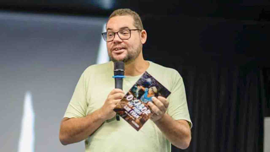 Escritor ubatense tem livro traduzido para o espanhol por universidade chilena.