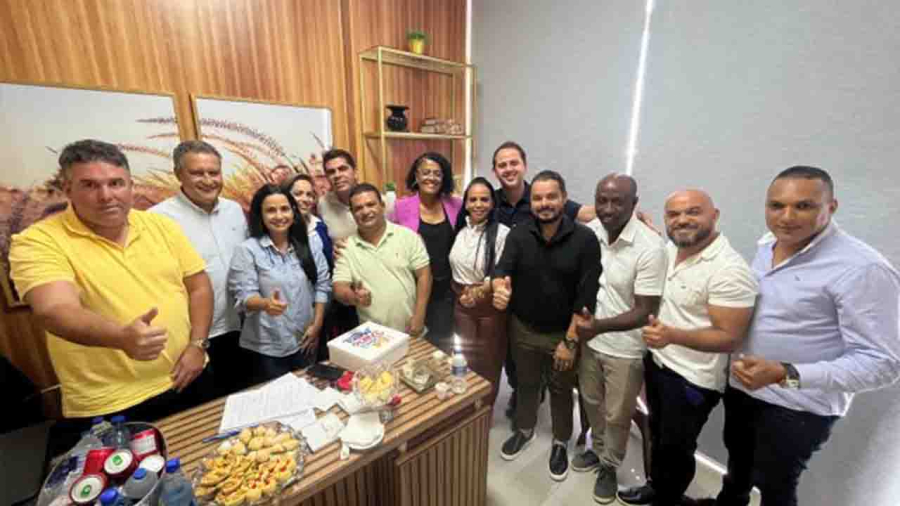 Rui Costa e Patrick Lopes reúnem prefeitos, prefeitas e lideranças do Médio Rio das Contas em Ipiaú.