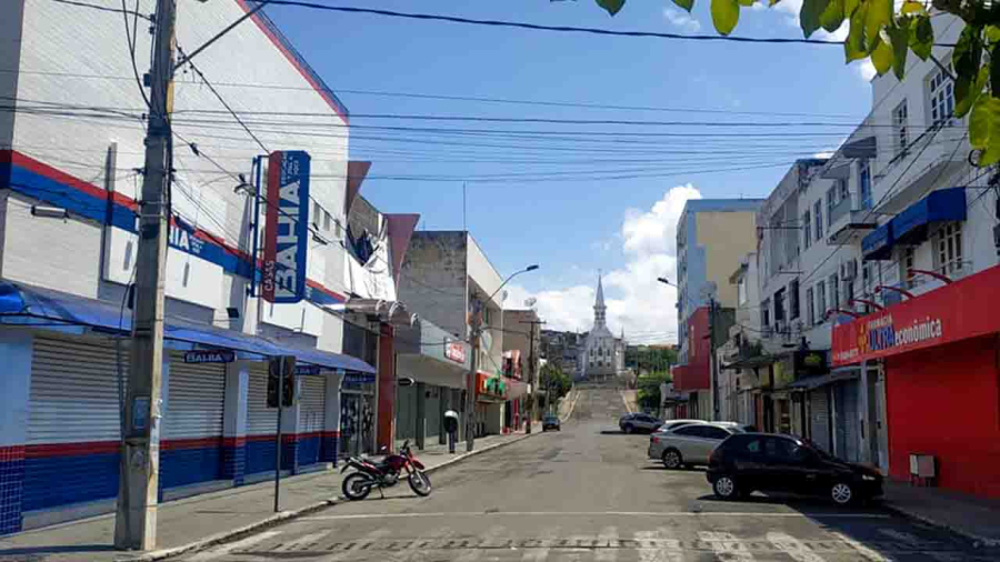 PIB de Jequié foi impulsionado por Auxílio Emergencial, Auxílio Brasil, BPC e antecipação do 13º do INSS, não por mérito isolado da gestão Zé Cocá.