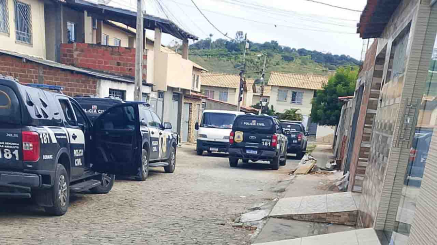 Jequié: Forças de segurança deflagram Operação Cerco contra facções; dois presos e acampamento destruído
