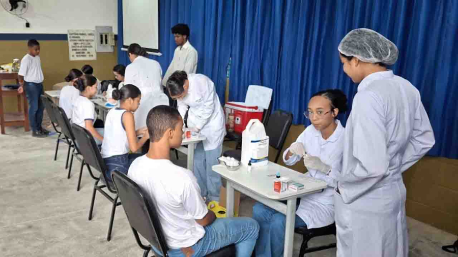 Laboratório Municipal de Ibirataia realiza tipagem sanguínea em alunos do Colégio Cívico-Militar José Firmino