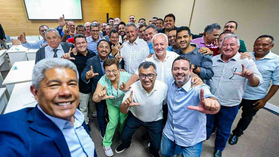 14 prefeitos do Norte da Bahia apoiam Jerônimo; ACM Neto perde 14 vereadores em Juazeiro