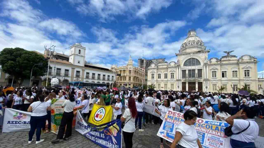 Vitrine de ACM Neto em crise: Salvador sem merenda; Jerônimo investe R$ 6 mi em escola