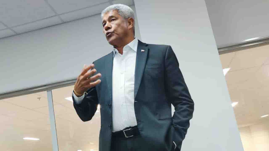 Jerônimo confirma desapropriação em terreno para aeroporto entre Jaguaquara e Itiruçu e anuncia desvio do Rio de Contas para conter enchentes em Dário Meira