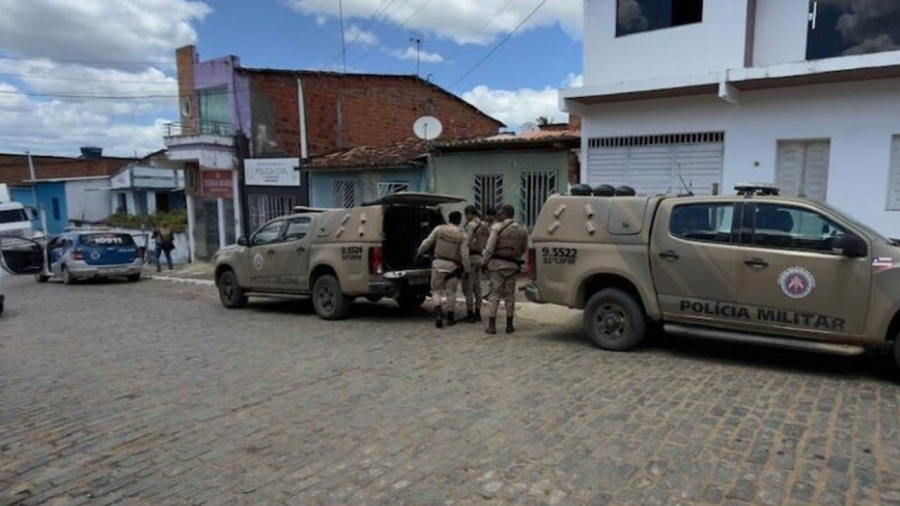 Trio suspeito de integrar facção é detido com armas em Barra do Rocha